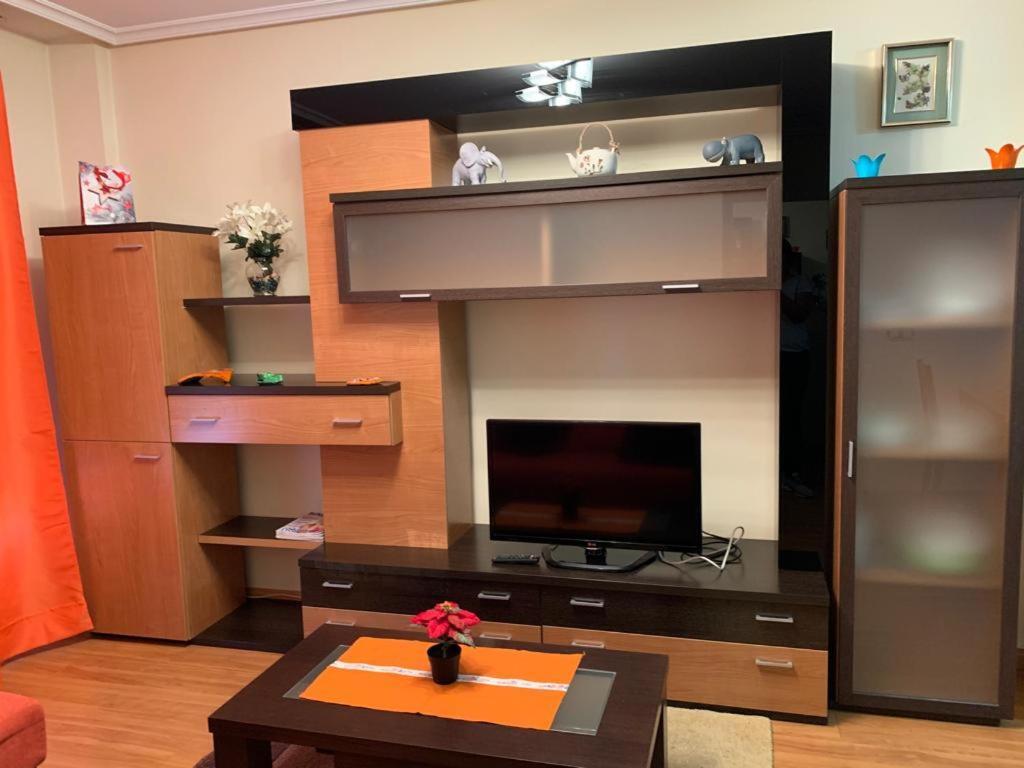 Apartamento Mota-2 Huca-los Prados; Parking Y Wifi Gratis *